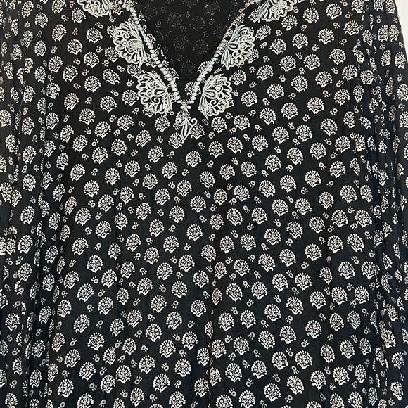 Elegant Black and White Boho Women's Top - Picture 2 of 5